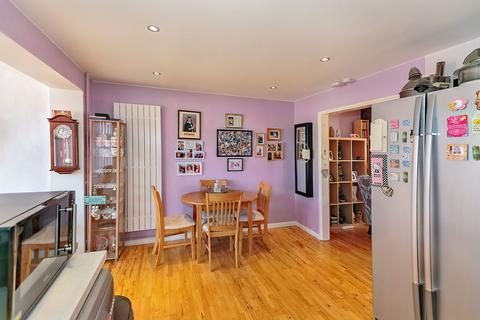 123 Hunter Drive, Bletchley, Milton Keynes, MK2 3NG