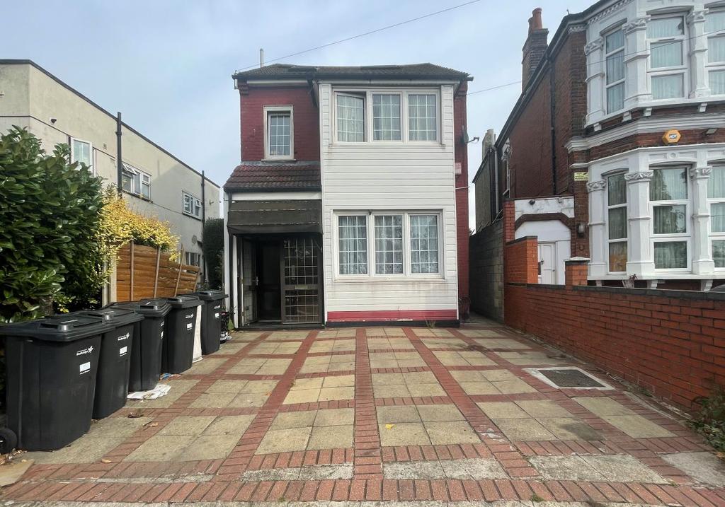 3 Holly Road, Wanstead, London, E11 2PF 5 bed block of apartments £