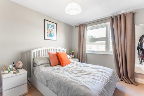 1 bedroom flat for sale - Larch Close, Balham