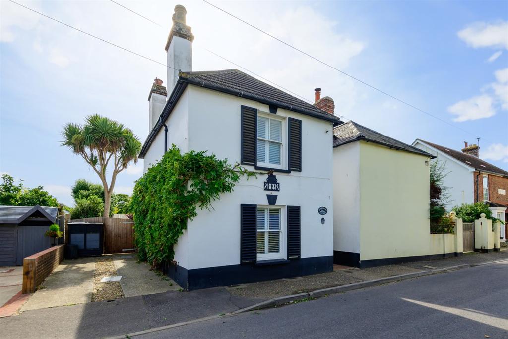 East Street, Selsey, PO20 2 bed terraced house £375,000