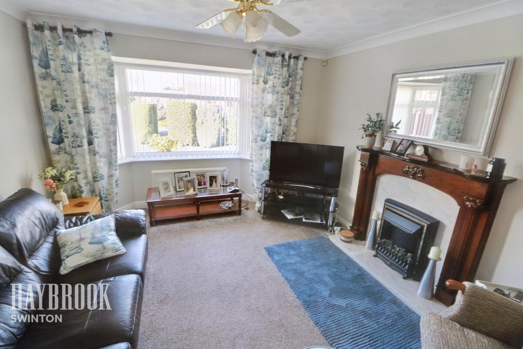 Hall Farm Rise, Rotherham 2 bed detached bungalow - £205,000