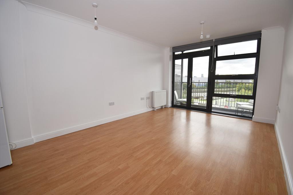 Maltings Close, Bow, London. E3 3TE 2 Bed Flat - £1,850 Pcm (£427 Pw)