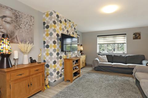 31 Hawthorn Hatch, Brentford, TW8 8NY