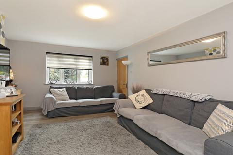 31 Hawthorn Hatch, Brentford, TW8 8NY