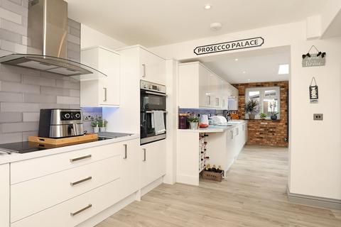 31 Hawthorn Hatch, Brentford, TW8 8NY