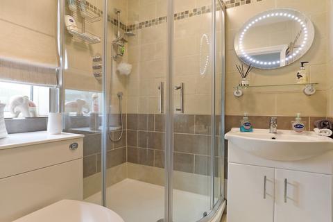 31 Hawthorn Hatch, Brentford, TW8 8NY