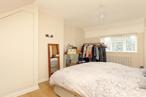 31 Hawthorn Hatch, Brentford, TW8 8NY