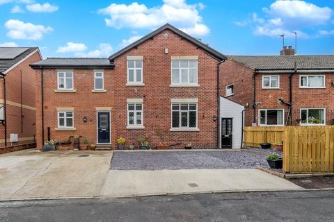 5 bedroom detached house for sale - The Avenue, Birstall, West Yorkshire, WF17