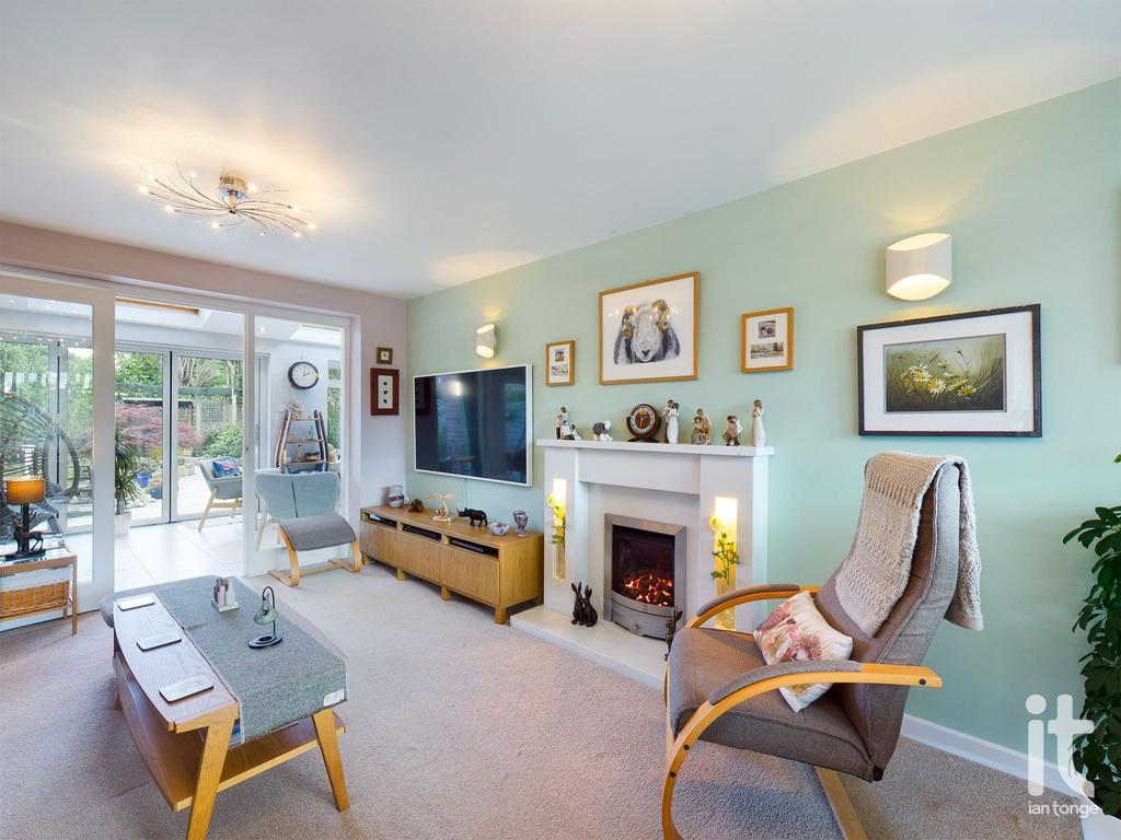 Windermere Road, High Lane, Stockport, SK6 6 bed detached house for sale £550,000