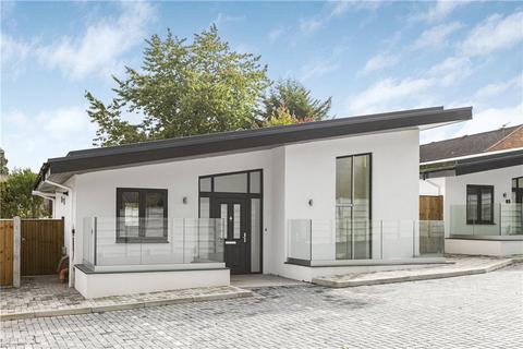3 bedroom detached house to rent, Langford Close, Guildford, GU3