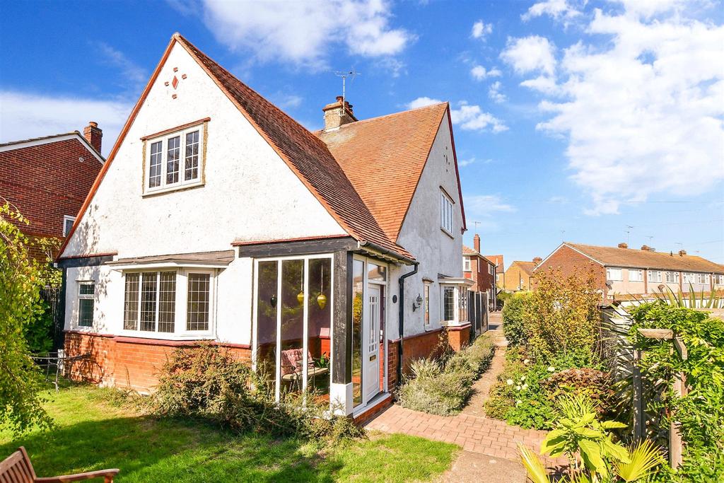 Ramsgate Road, Broadstairs, Kent 3 bed detached house for sale £450,000