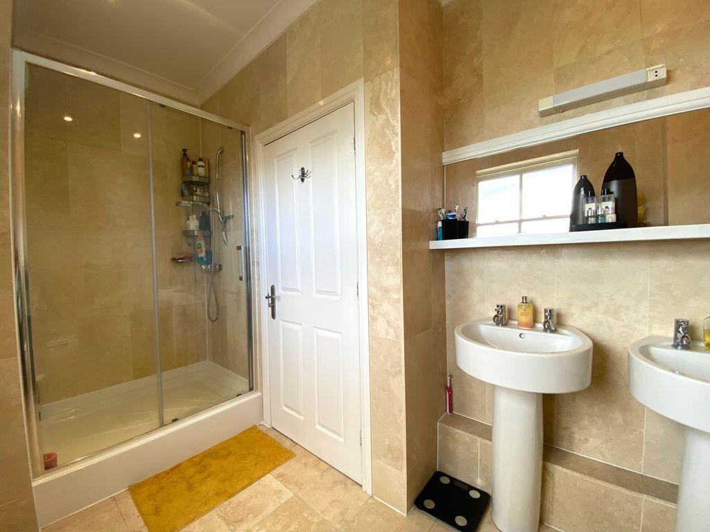 Ensuite to Bed 1