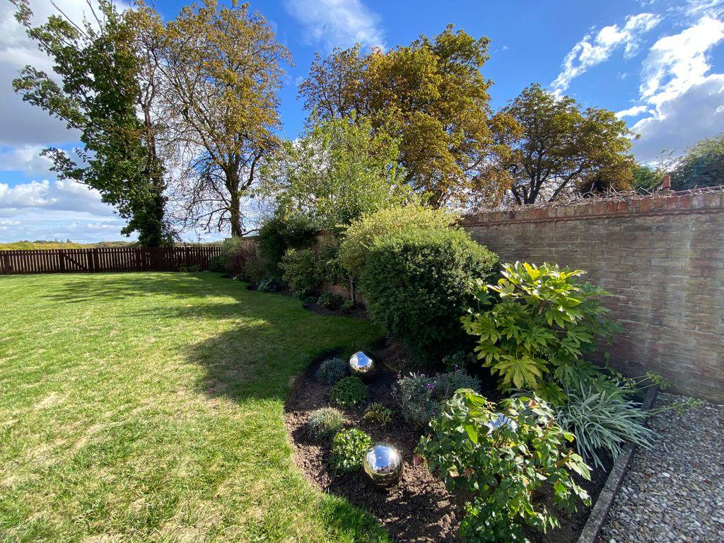 Annexe - Flower Bed