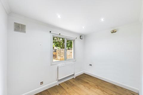 90 Marvels Lane, London, SE12 9PG