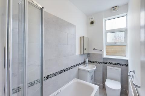 90 Marvels Lane, London, SE12 9PG