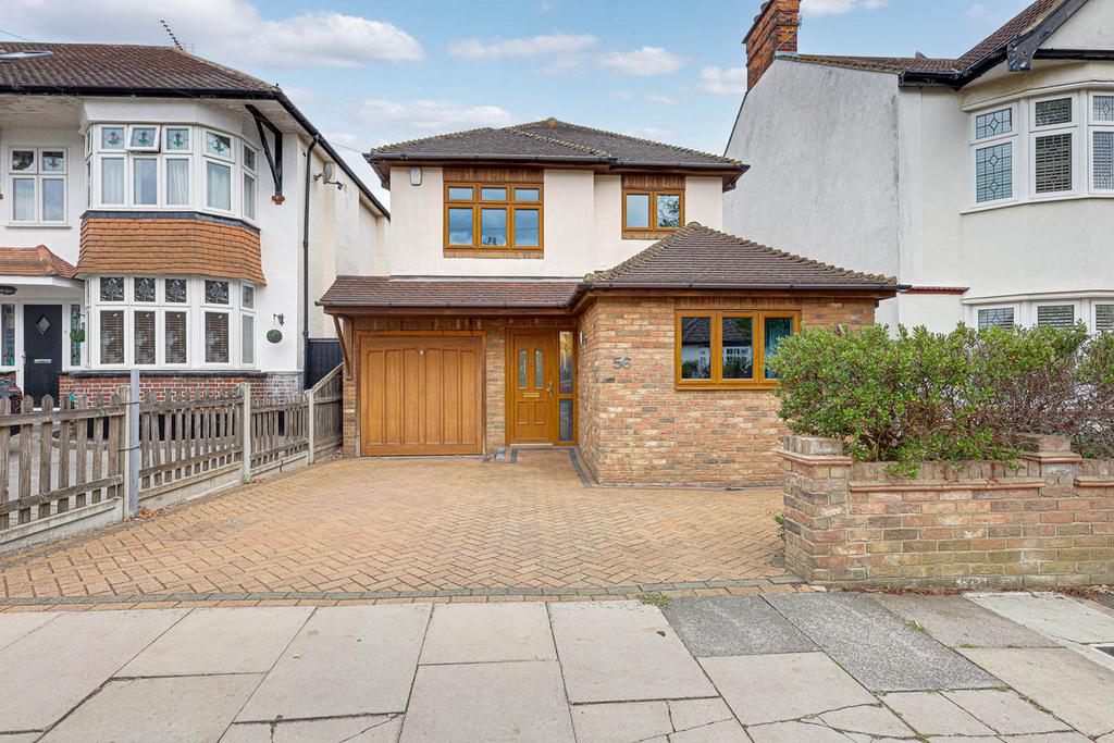 Westleigh Avenue, Leighonsea, SS9 4 bed detached house for sale £