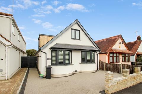 5 bedroom detached house to rent - The Drive, Chelmsford