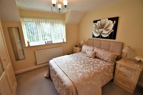 2 bedroom link detached house for sale - Ellenborough Close, Thorley Park