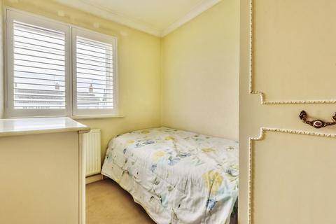 10 Colyer Close, London, SE9 3QG