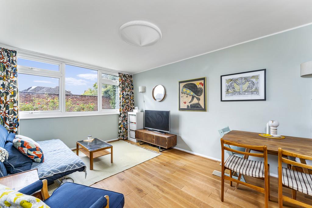 Grove Hill, South Woodford 2 bed apartment for sale £415,000