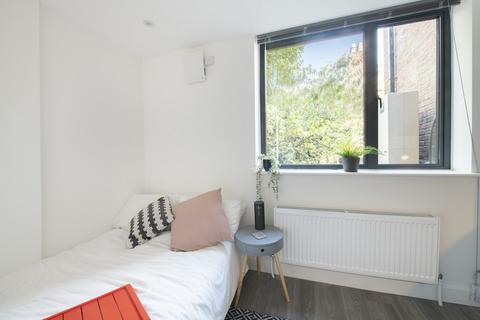 1 bedroom in a house share to rent, Derby Road, Canning Circus