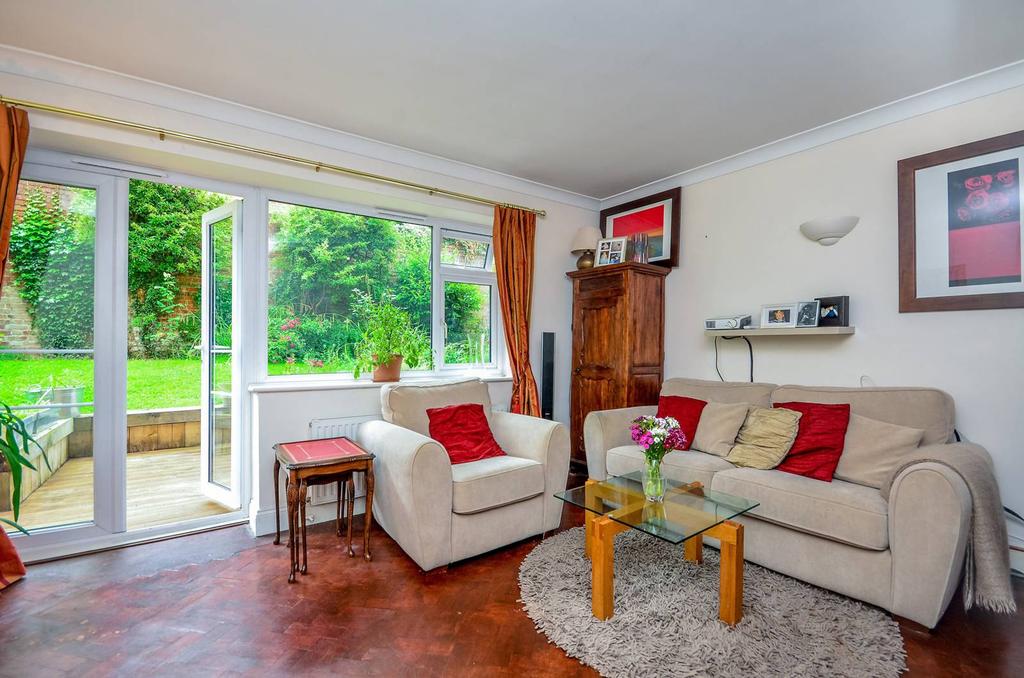 West Road, Guildford, GU1 2 bed flat £1,500 pcm (£346 pw)