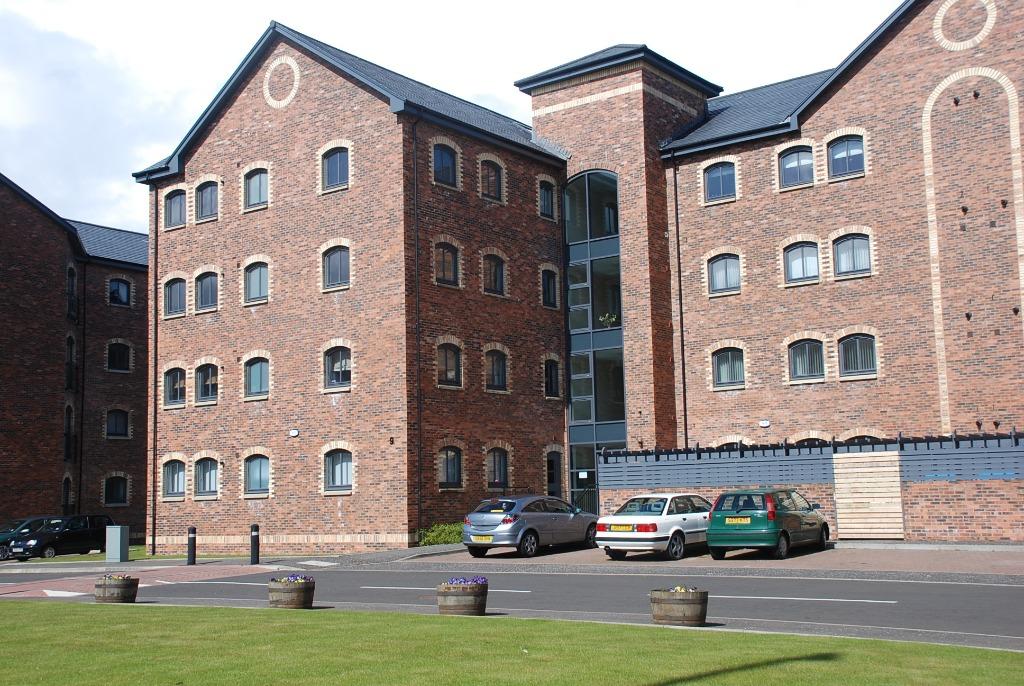 James Watt Way, Greenock, Greenock, PA15 2 bed flat £650 pcm (£150 pw)