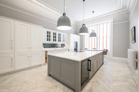 4 bedroom flat to rent, Belgrave Crescent, Edinburgh, EH4