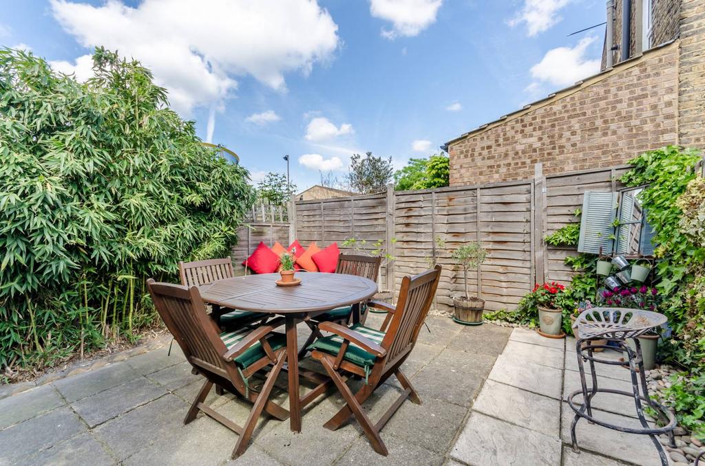 Dryden Road, Wimbledon, London, SW19 1 bed flat for sale £480,000