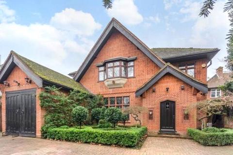 4 bedroom detached house to rent - Princes Way, London, SW19
