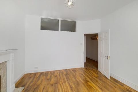 2 bedroom flat to rent - Graham Avenue, Mitcham, CR4 2HJ