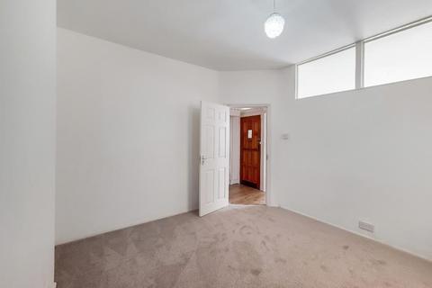 2 bedroom flat to rent - Graham Avenue, Mitcham, CR4 2HJ