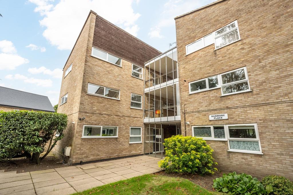 Ranmore Place, WEYBRIDGE, KT13 2 bed apartment for sale £325,000