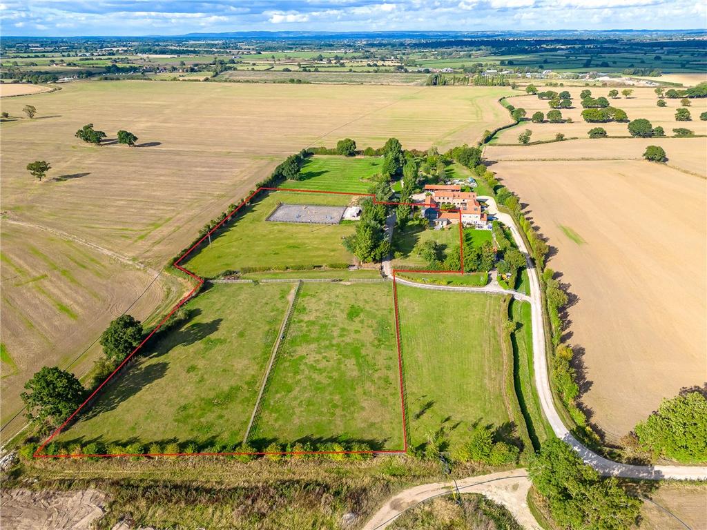 Moor Monkton, York, North Yorkshire... 4 bed equestrian property for