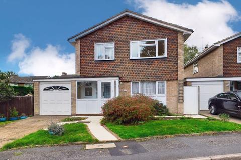 27 North Acre, Banstead, SM7 2EG