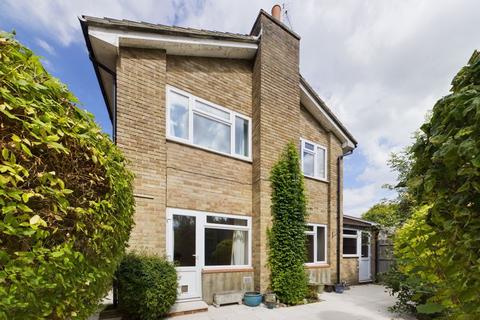 27 North Acre, Banstead, SM7 2EG