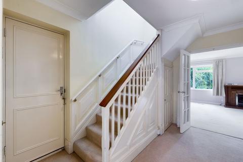27 North Acre, Banstead, SM7 2EG