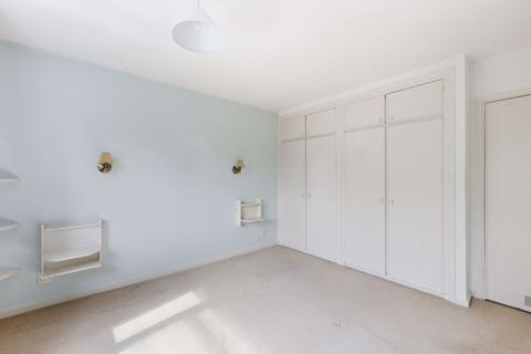 27 North Acre, Banstead, SM7 2EG