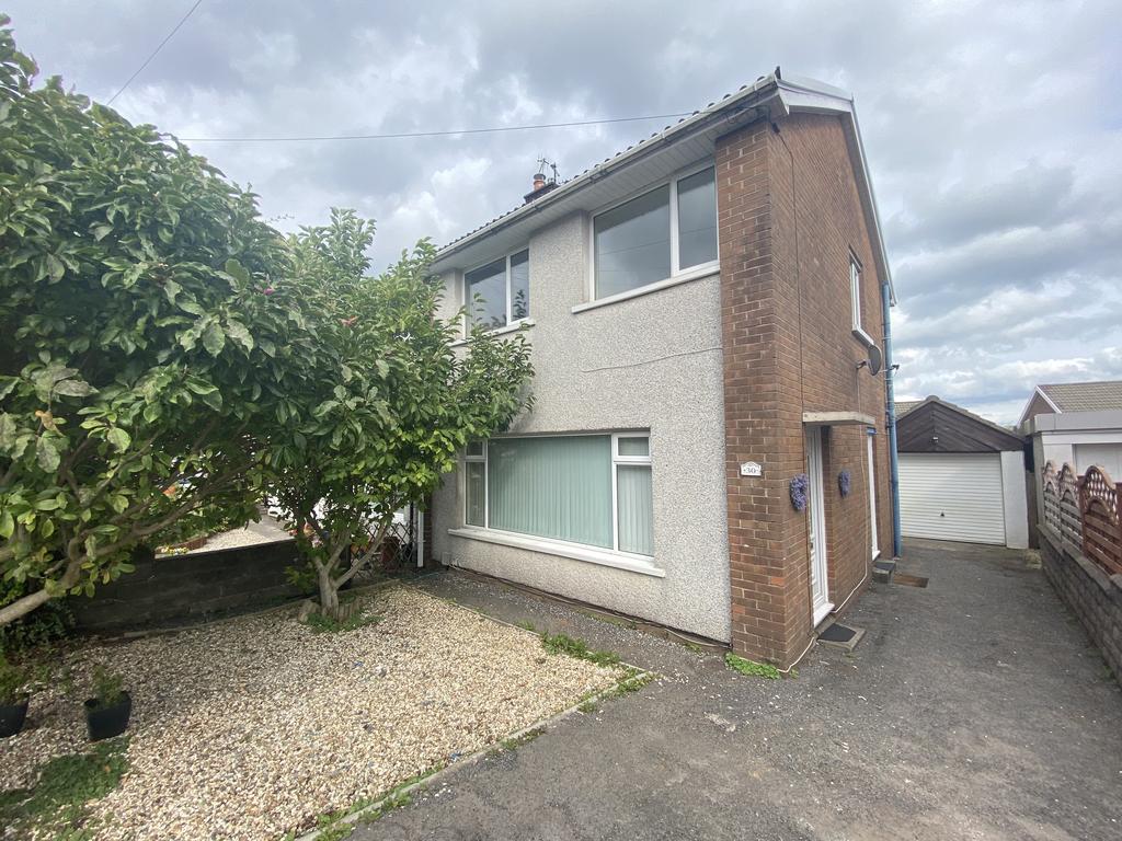 Thornhill Close, Cwmbran, Torfaen 3 bed detached house £950 pcm (£219 pw)