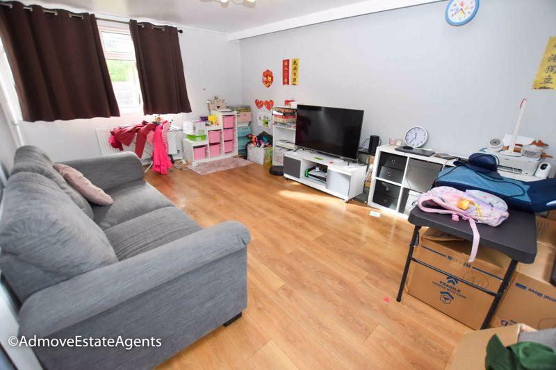 Chepstow Avenue, Sale, M33 3 bed terraced house to rent £1,250 pcm (£