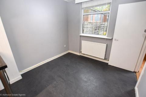 3 bedroom terraced house to rent, Chepstow Avenue, Sale, M33