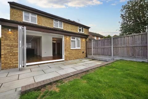 3 bedroom semi-detached house to rent - Beardsley Drive, Chelmsford, CM1