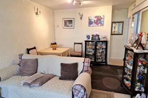 2 bedroom bungalow for sale - St Johns Road, Sandhurst, GU47