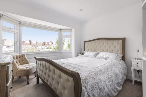 36 Cardinal Avenue, Kingston Upon Thames, KT2 5SB