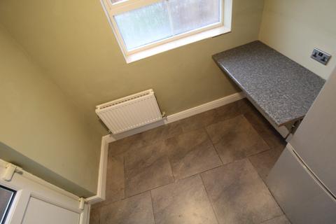 2 bedroom end of terrace house to rent, Coronation Lane, Swadlincote