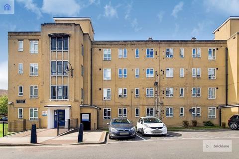 3 bedroom apartment to rent - Kingswood Estate, London