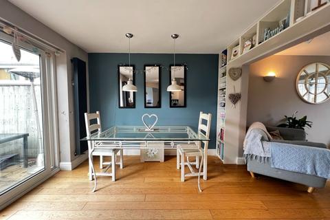 4 bedroom semi-detached house for sale - Oak Way, South Cerney, Cirencester