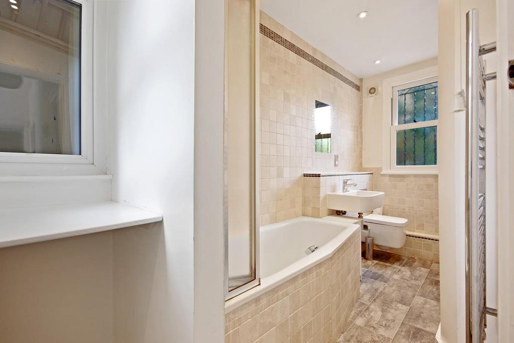 AMPROPWRLDPGN - 9 Howard Road  Penge  London  SE20
