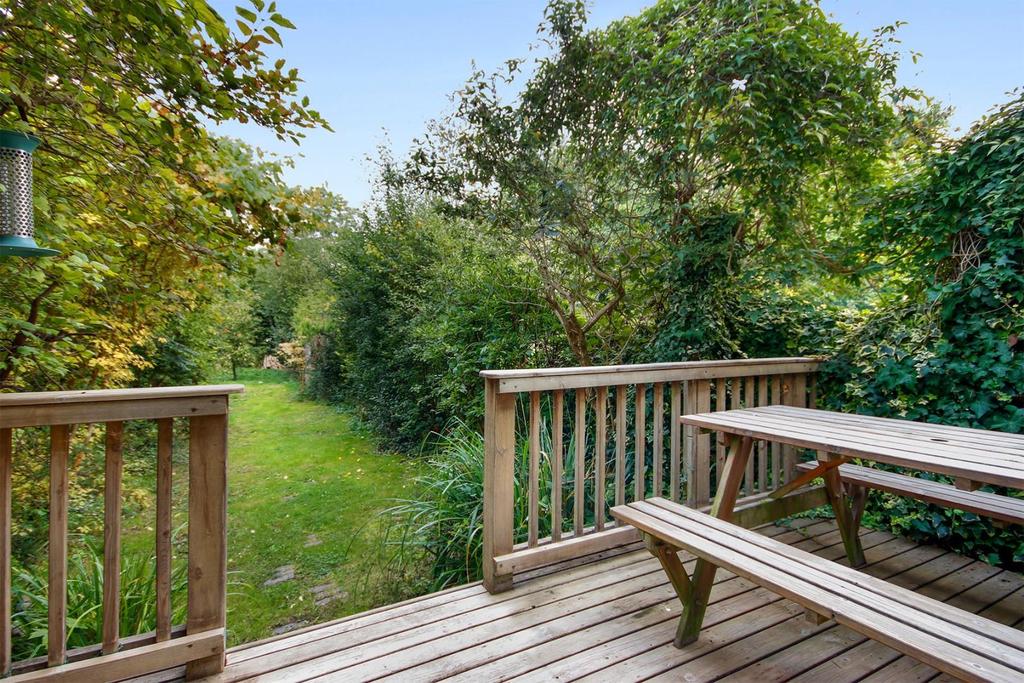 AMPROPWRLDPGN - 9 Howard Road  Penge  London  SE20