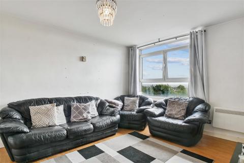 2 bedroom flat for sale, Ross Road, South Norwood